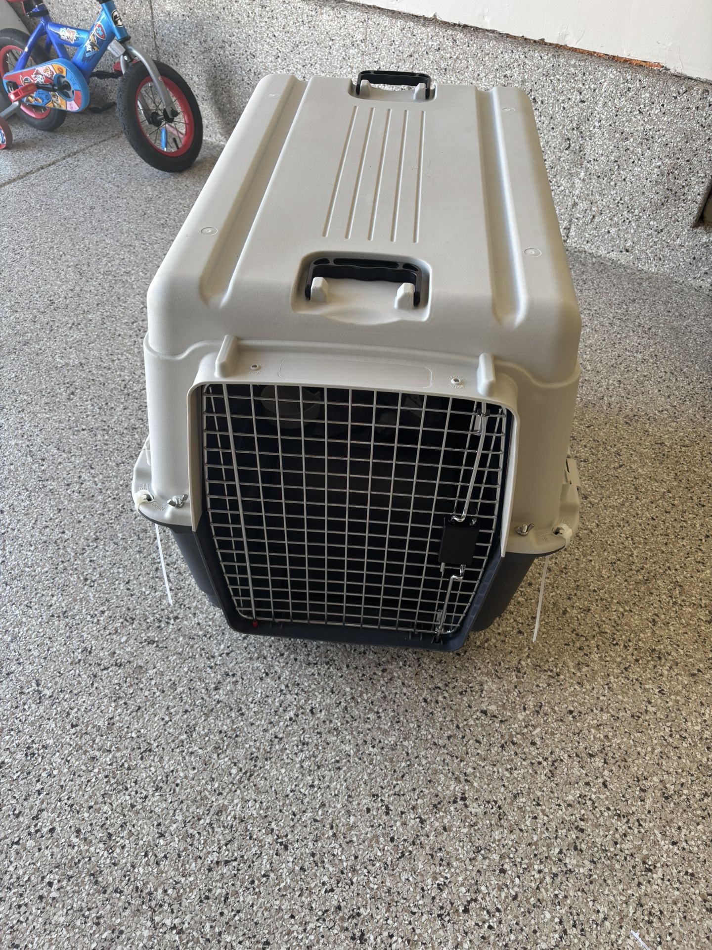 Large Pet Carrier *Used Once For Transport On Plane*