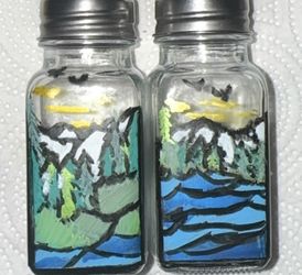 Hand painted salt shaker set