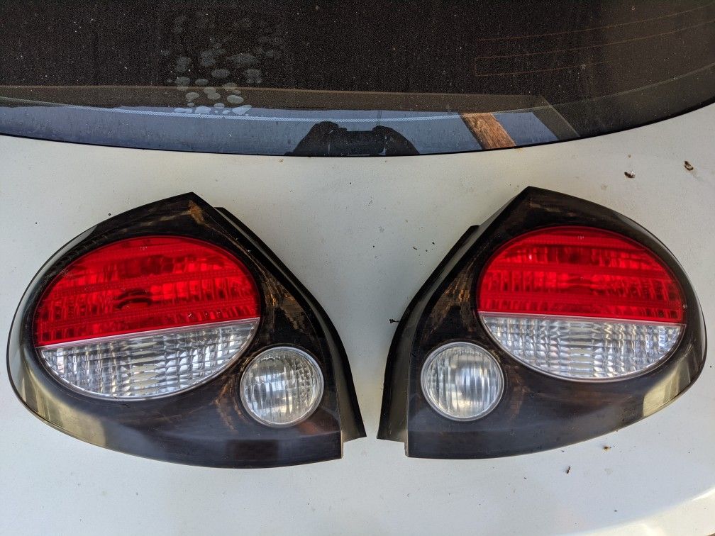 2000-2004 Nissan Maxima Taillights housing