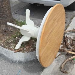 Round Dining TABLE