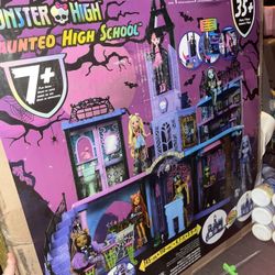 Monster High Haunted High School