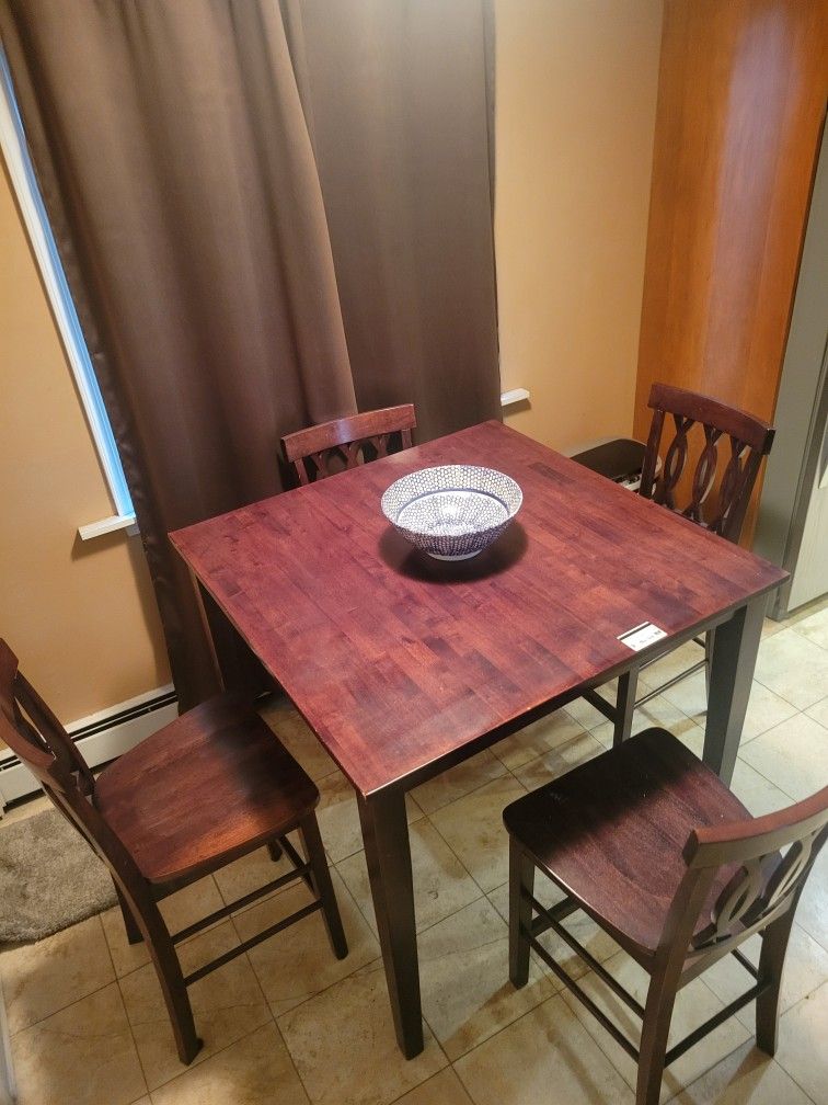 🚨 SOLID CHERRY DINING SET ( Table And Chairs)