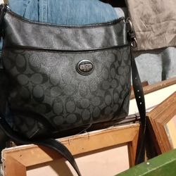 COACH CROSS BODY BAG 
