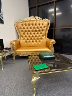 Queen Throne Loveseat sofa with table