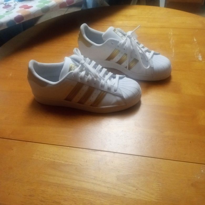 White With Gold Decor Size 9 for Sale in Fargo, ND - OfferUp