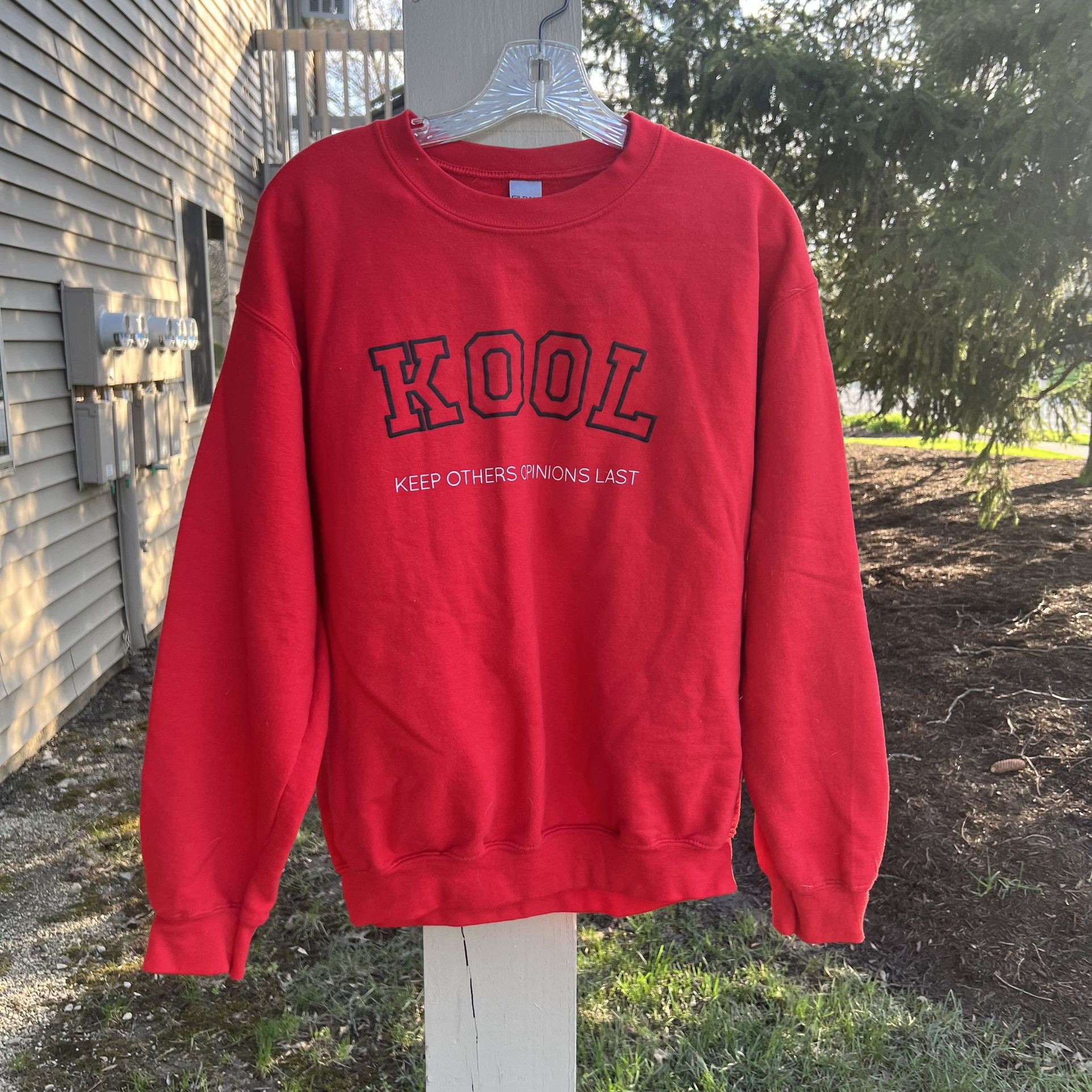 Gildan Red Pull Over Sweatshirt Medium