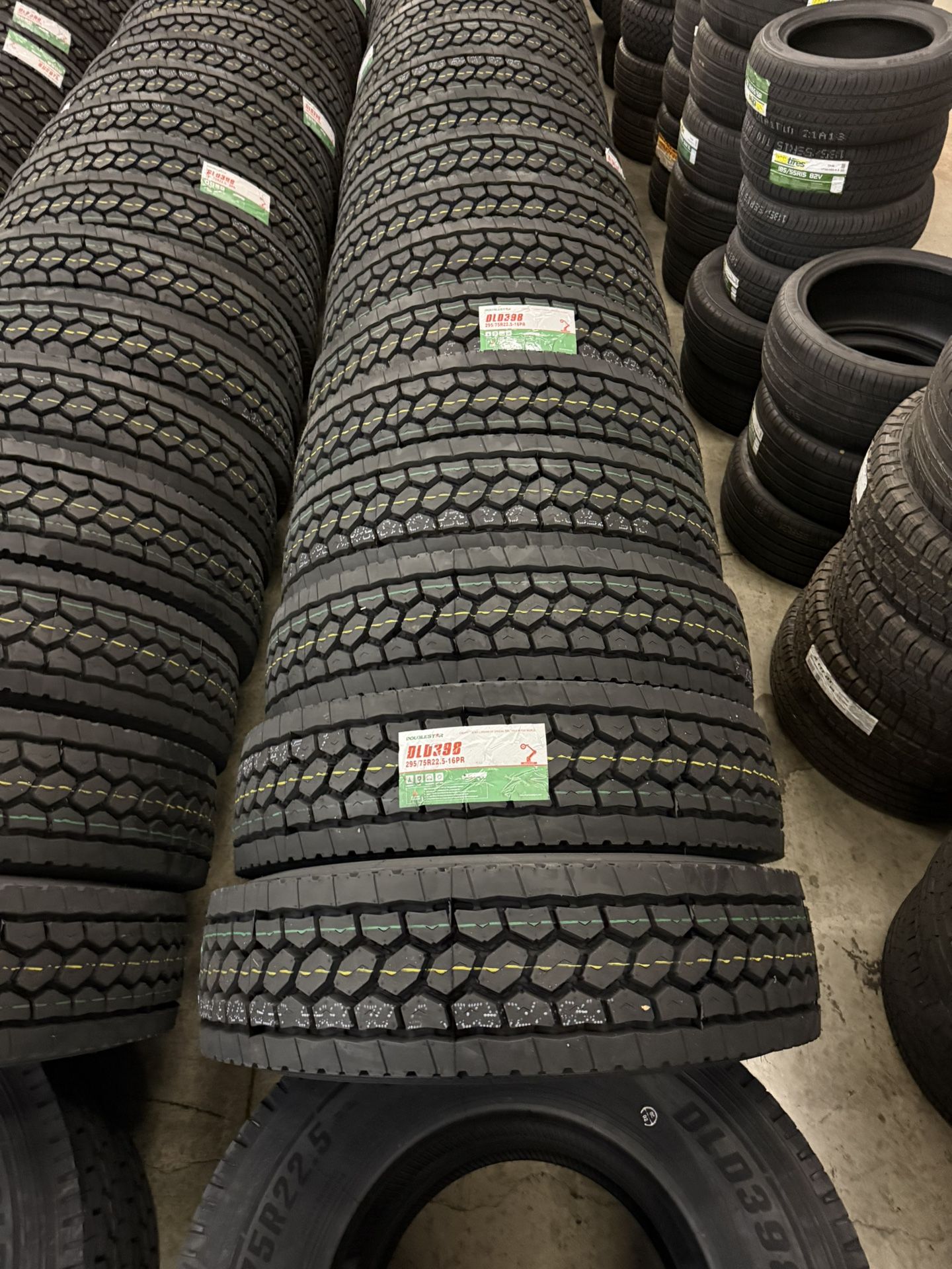295/75R22.5 DRIVE TRUCK TIRES CARRY OUT