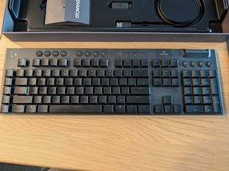 Logitech G915 Lightspeed Full-size clicky
