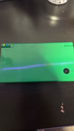 nintendo dsi great condition takes games and comes with 7 diffrent games