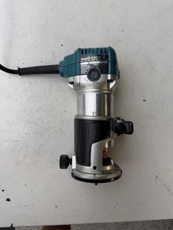 Makita RT0701C Compact Router