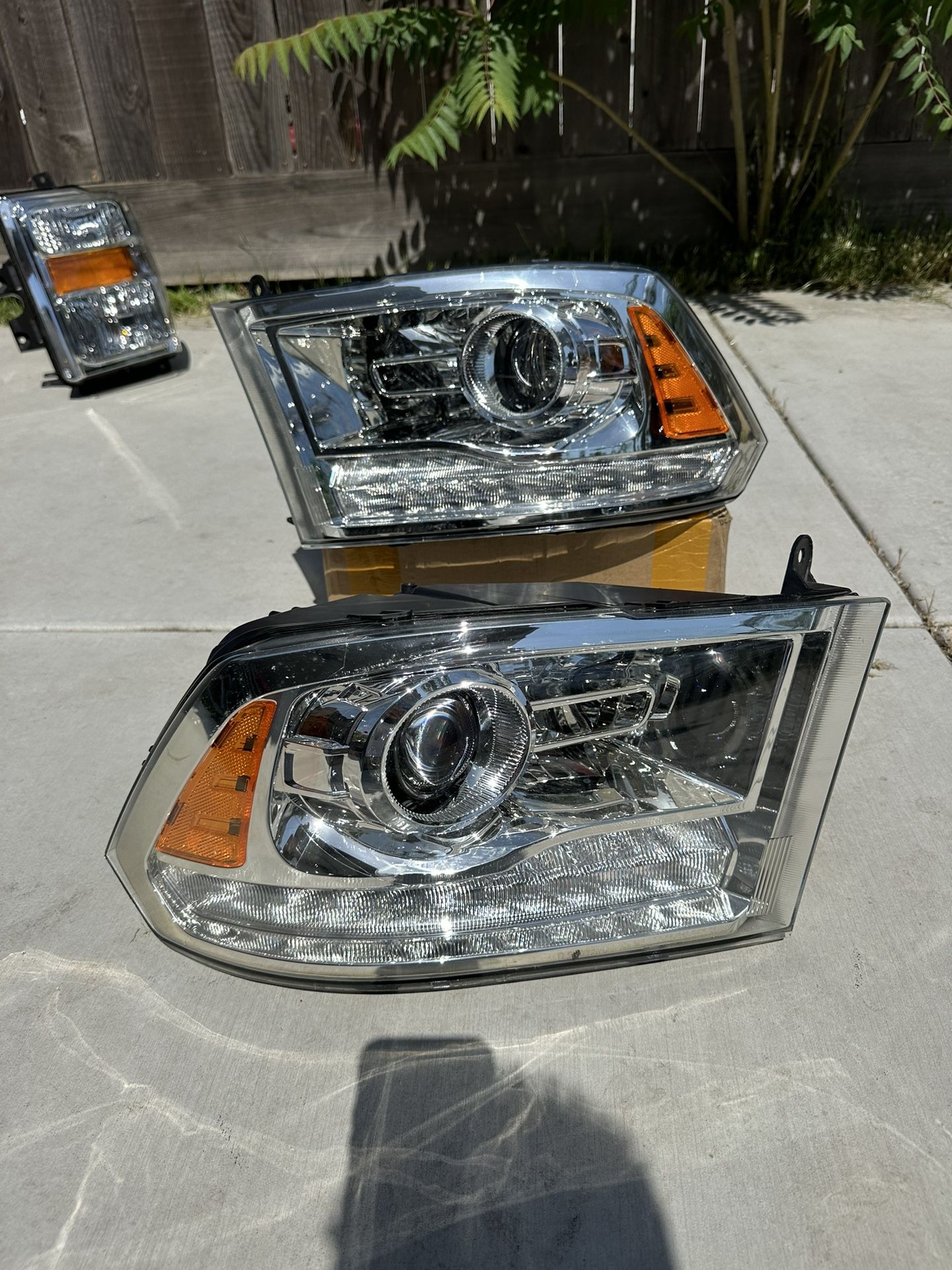 09-18 Dodge Ram Projector Headlights 