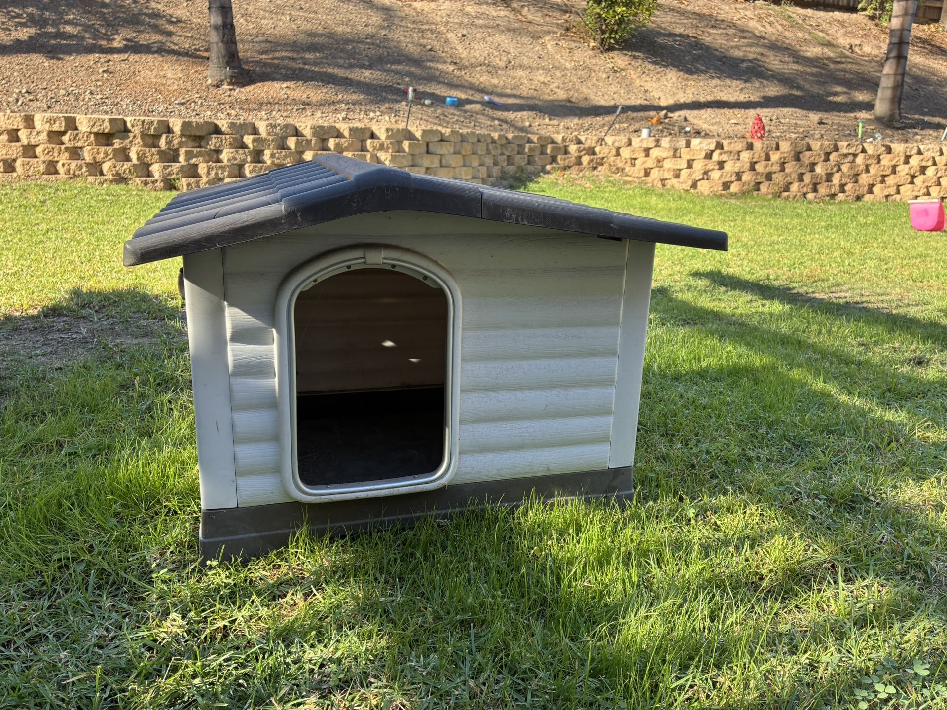 Plastic dog house