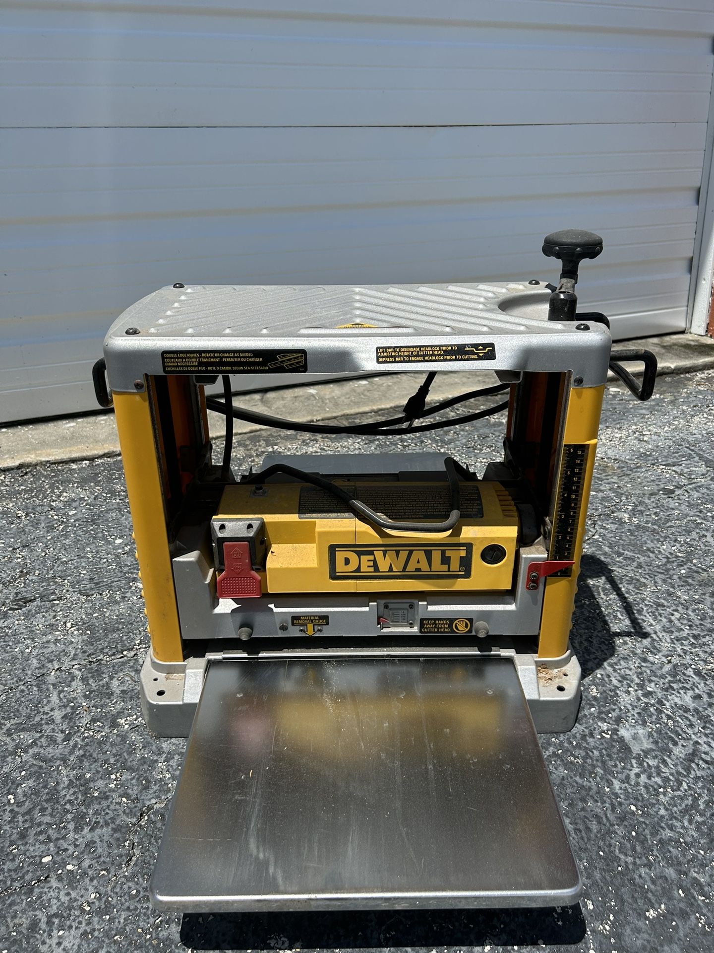 DEWALT Bench top 12 1/2 Inch Planer