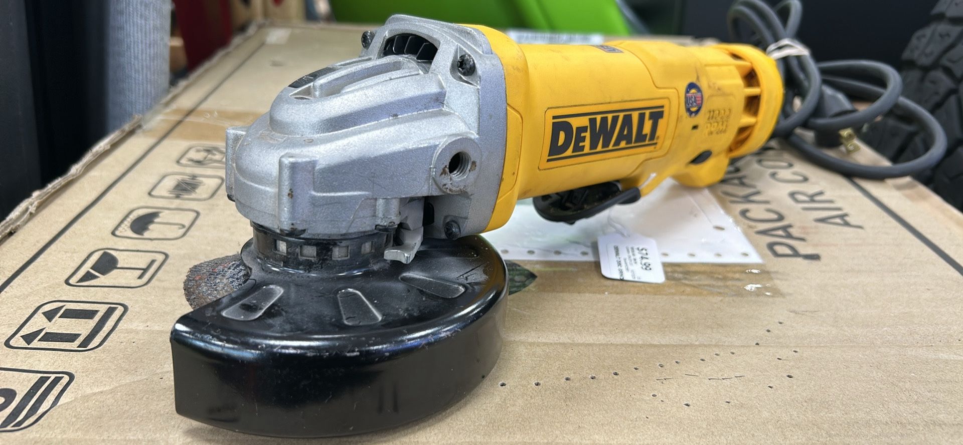 Dewalt disc grinder DWE402 ( Hablamos Espanol)