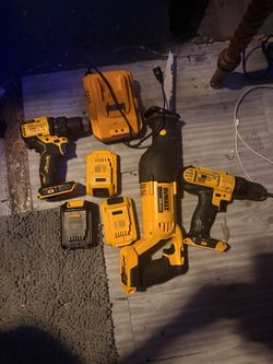 Dewalt drill set with saw and 2 extra blades lol