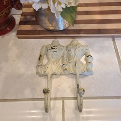 Small cast iron hook decor. Shabby chic