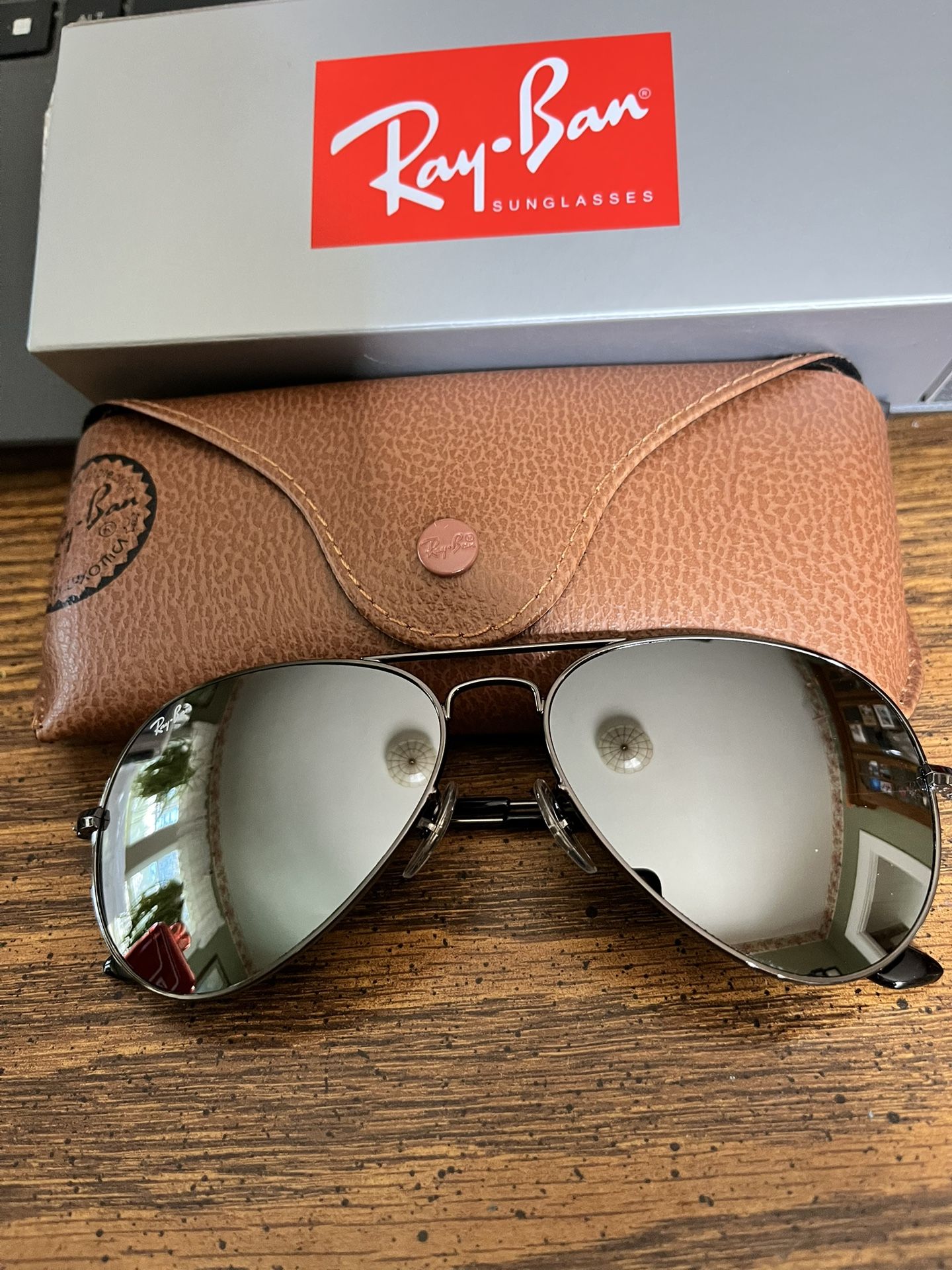 Ray Ban Aviators 58mm. Gunmetal Frame w/ Silver Mirror Lenses. Brand New & Authentic. 
