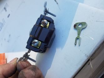 Locking on/ off switch with key