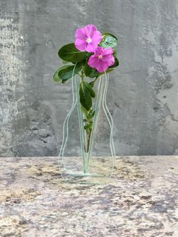 Floating Glass Minimalistic Vase 