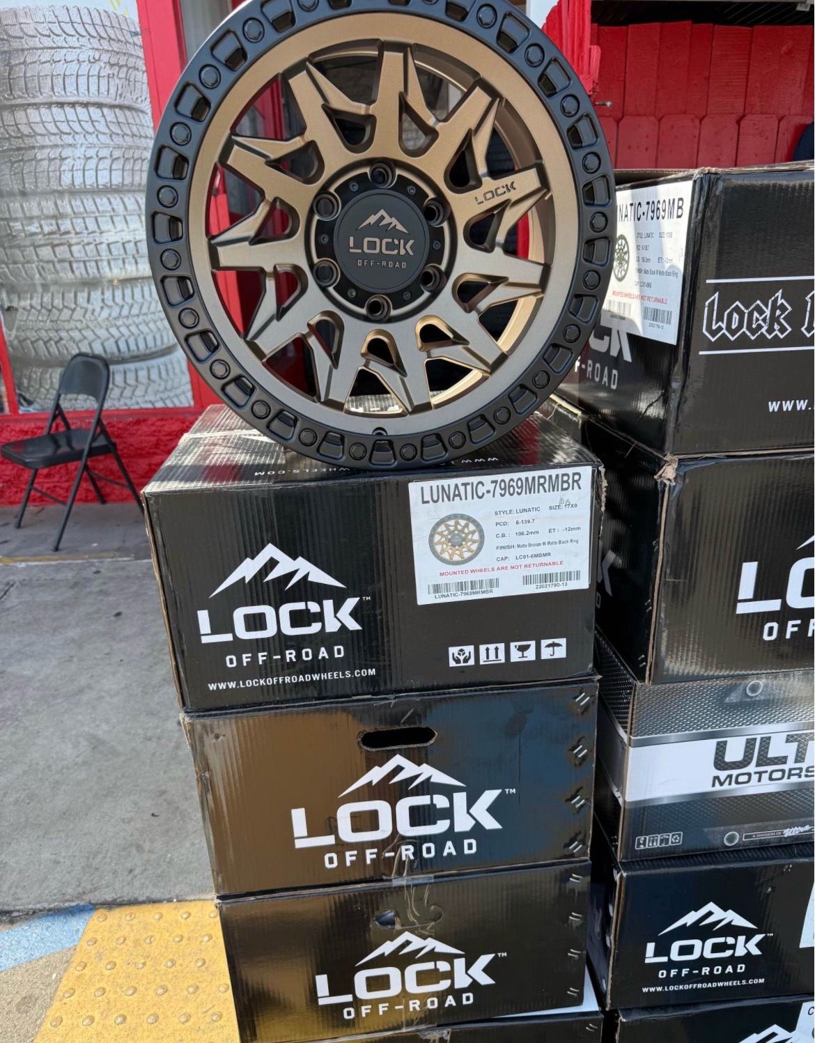 Locks wheels lunatic