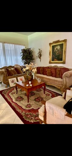Like-new! Elegant Italian Villa style couch & loveseat. Never sat on. Nunca se han usado.