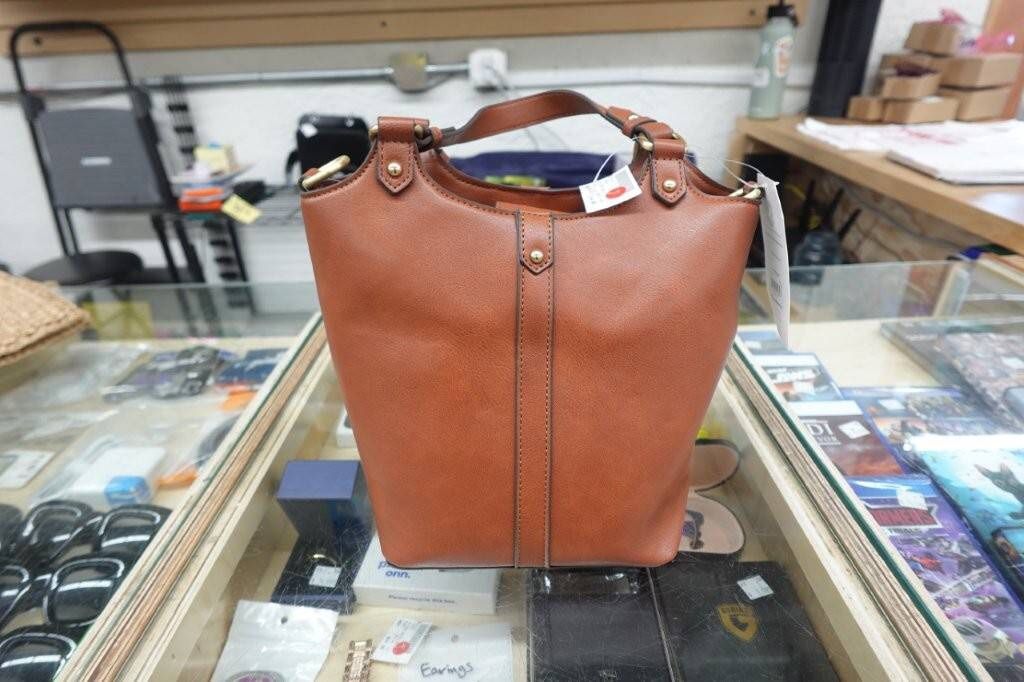 Time and Tru Women’s Juniper Bucket Bag – Cognac/Faux Leather Purse