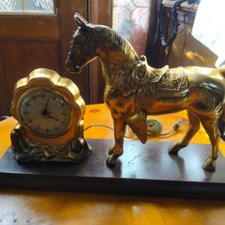 United Self-Starting Mantle Horse Clock