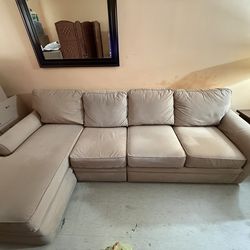 Sofá great conditions. Moving need to sell!