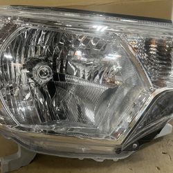 12-15 Toyota Tacoma Headlight 