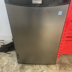 Small Fridge/ Room Fridge