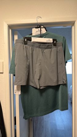 Men’s T shirt and Short Size Large