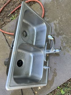 33x22 Kitchen Sink With Faucet And Garbage Disposal