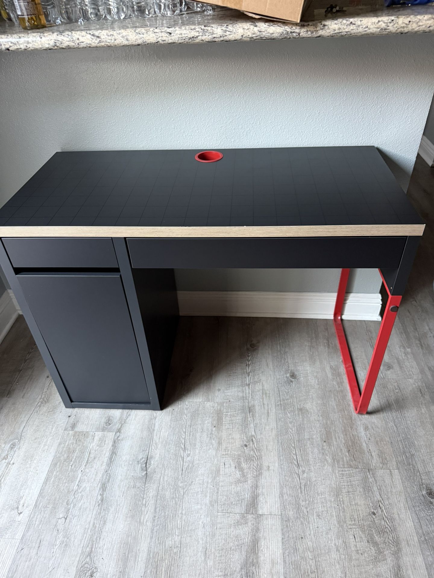MICKE IKEA Desk