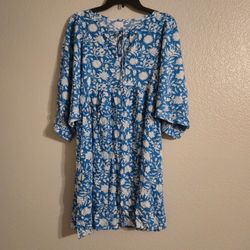 Women's loose fit Flowery dress size L ...never worn! Tags removed.