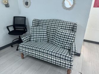 Broyhill Farmhouse Loveseat