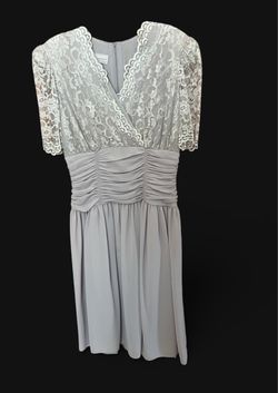 Elegant Lace Bodice Light Gray Women’s Dress petite small