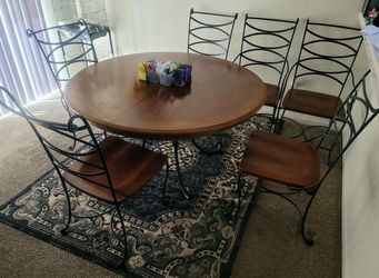 Round wood table
