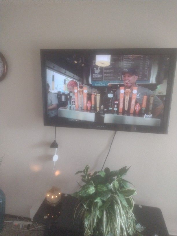 50 Inch Flat Screen Tv With Remote For Sale