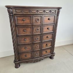 Dresser, Ashley North Shore 