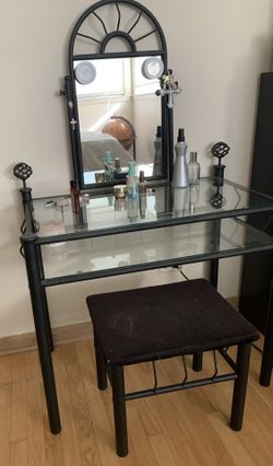Make Up  /pc /Homework Desk