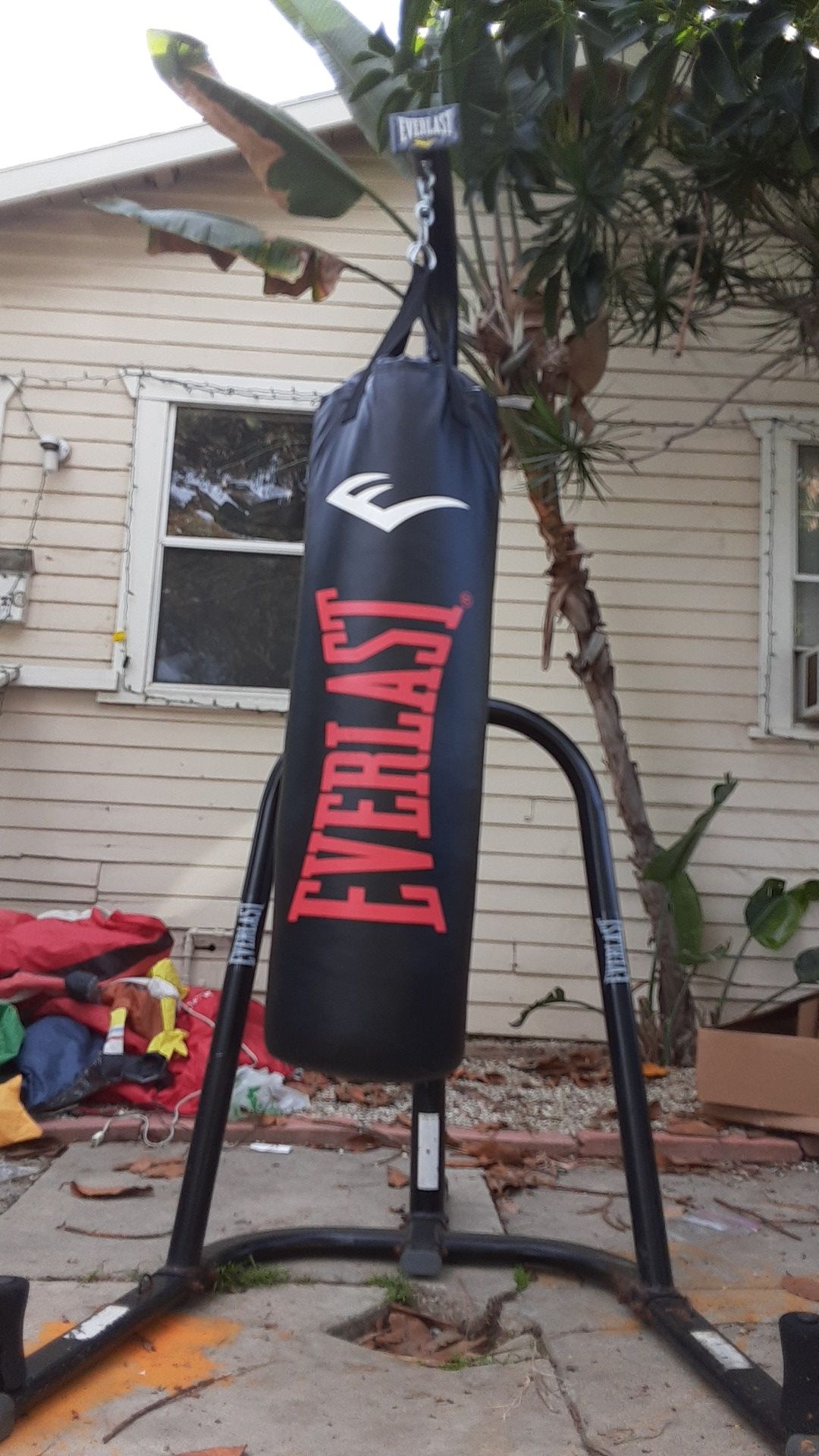 Heavy bag and heavy bag stand