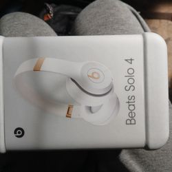 Brand New BEATS SOLO 4 