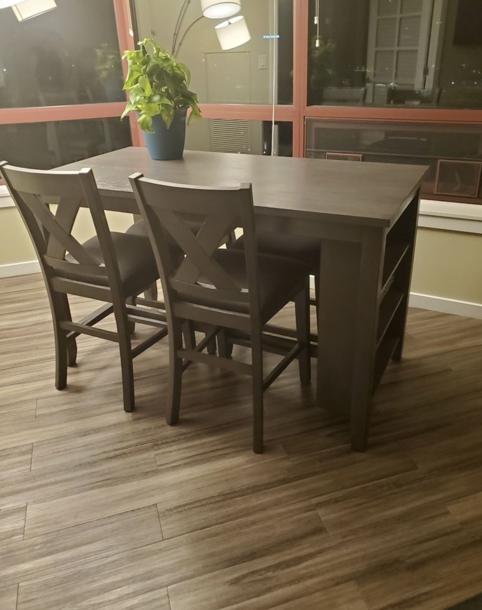 Dining Table/4stools