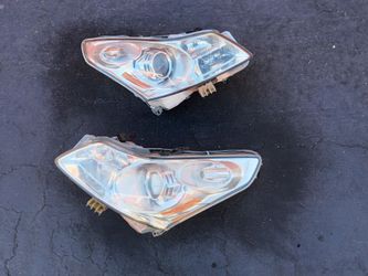 2007-2009 Infiniti G35 sedan headlights xenon hid with all the accessories and lights bulbs OEM.
