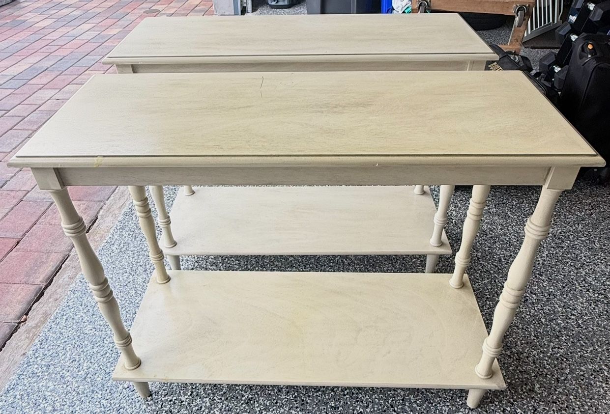 Tradicional Wooden Console Table.