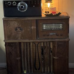 Old 1(contact info removed) Radio All Pieces Included 
