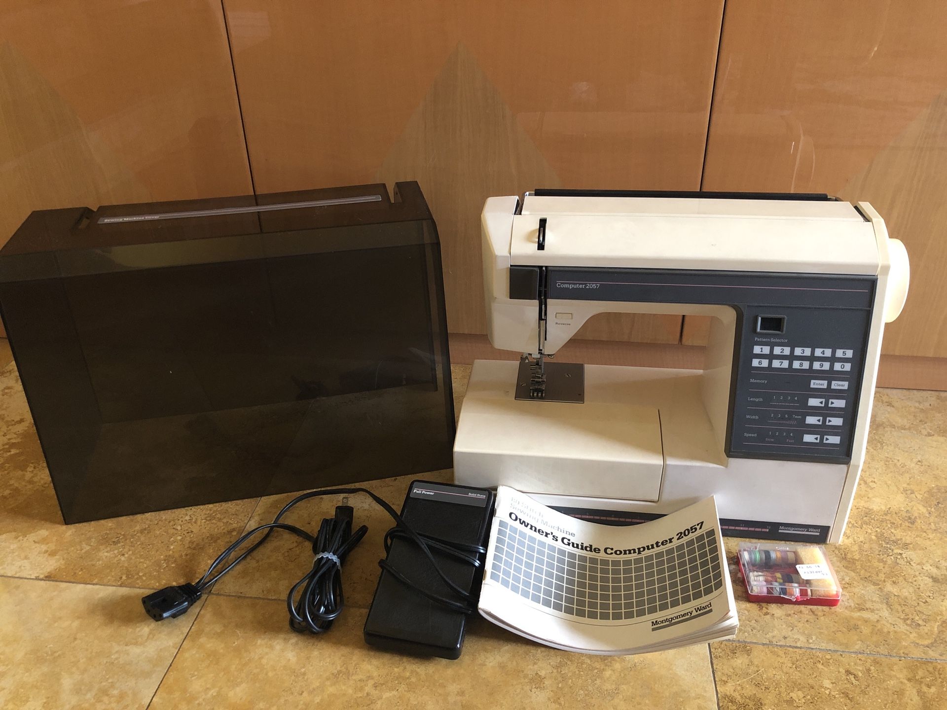Montgomery Ward Sewing Machine Computer 2057 With Foot Pedal & Cover