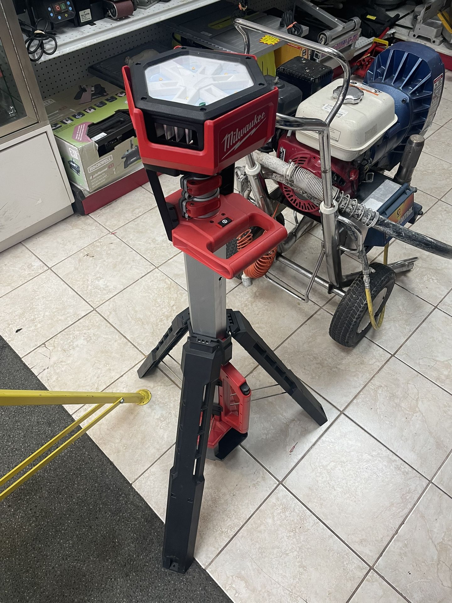 Milwaukee m18 Rocket Tower Light