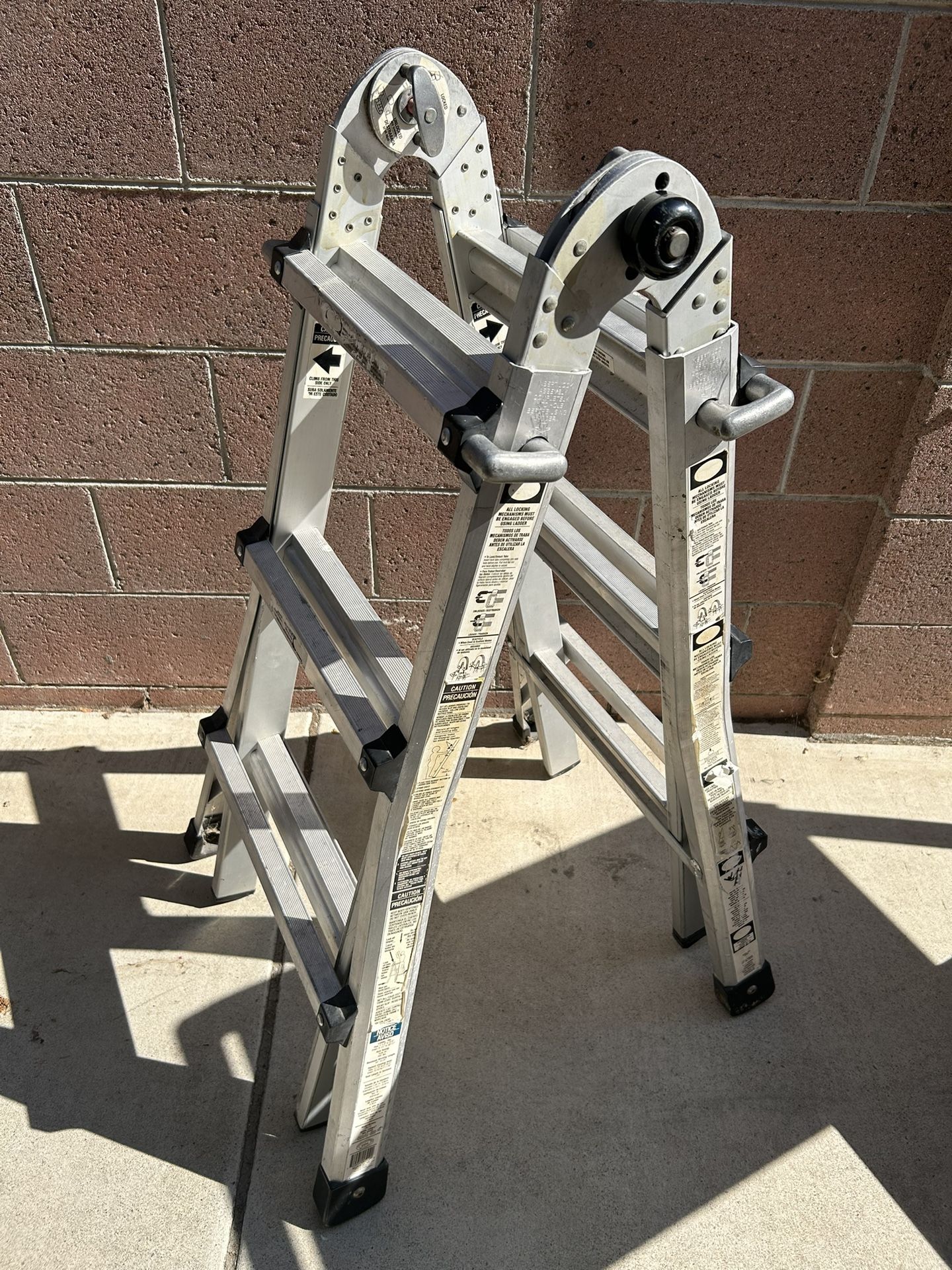 Ladder 🪜 Multi Position Extensión Ladder 🪜 12 Ft. Tall