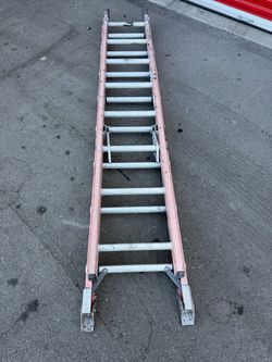 16Ft WERNER FIBERGLASS LADDER